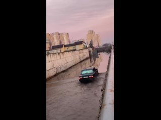 Гаражи возле ЖК «Дубки», воды стало больше