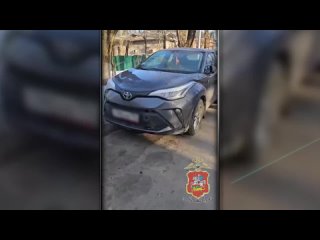 Видео： пьяная автоледи разбила 8 машин в Одинцове и отказалась дышать в трубочку