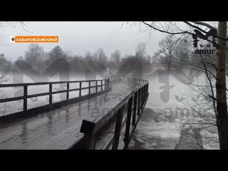 Мост рухнул из-за ледохода в Хабаровском крае