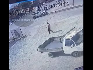 Две иномарки снесли ограждение на ул. Шоссейной в Чите