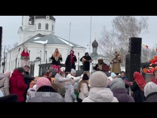 Жители Нижегородской области 17 марта провожают Масленицу народными гуляниями и песнями, музыка звучит сегодня и рядом с избират