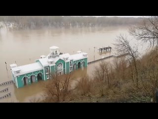 ️ ️ ️ ️ ️ Уровень воды в р. Урал у Оренбурга на 6 утра составляет 1054 см