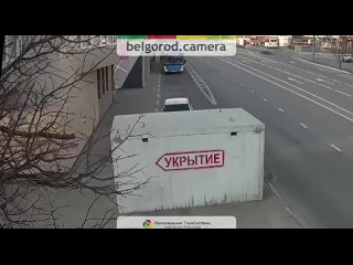 В BelgorodCamera показали, как белгородцы пользуются укрытиями во время сигнала ракетной опасности.