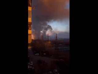 Пожар начался на ДнепроГЭС после прилета, пишут местные СМИ.