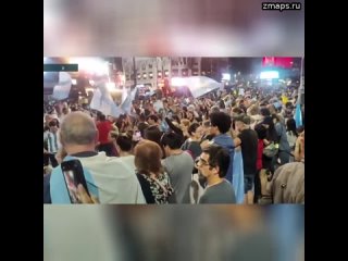 Несколько тысяч сторонников избранного президента Аргентины «проамериканского» Хавьера Милея праздну