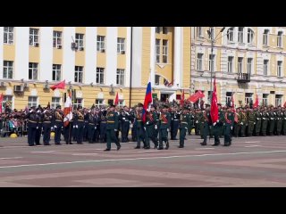 Сегодня на Площади Советов прошел военный парад соединений и воинских частей Улан-Удэнского гарнизона, посвящённый праздновани