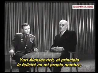 Yuri Gagarin. El primer aniversario del vuelo al espacio.: fragmento de una reunión en el estudio de televisión del primer cosmo