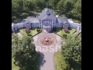 А вот скромненькое имение чиновника из России, всего-то за 2 миллиарда.