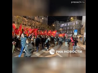Компартия Греции КПГ провела большой антивоенный митинг на площади Синтагма в центре Афин, возле гре