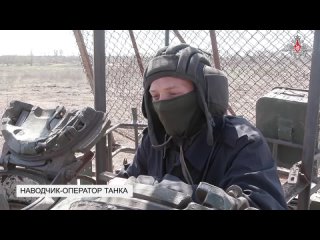 Прямой наводкой: экипажи танков Т-80БВМ уничтожили опорный пункт ВСУ