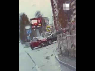 В массовой аварии в Екатеринбурге пострадали трое человек