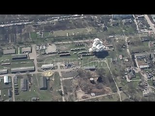 🇷🇺🇺🇦 Наш беспилотник снимает кадры объективного контроля вчерашнего удара по ГСМ ВСУ в Харькове