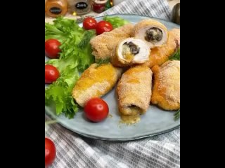 СОЧНЫЕ РУЛЕТИКИ С НАЧИНКОЙ ИЗ ШАМПИНЬОНОВ С СЫРОМ, В ХРУСТЯЩЕЙ ПАНИРОВКЕ!