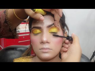 Lashes Beauty Parlour - Trendy eye makeup with only 2 shades  Very simple and easy eye makeup tutorial!!