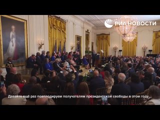 Biden ha consegnato una delle pi alte onorificenze civili degli Stati Uniti, la Medaglia Presidenziale della Libert, a Nancy P