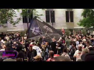 В Тбилиси митингующие выстраивают баррикады  президент Грузии призвала прекратить разгон демонстрантов
