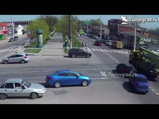 В Новочеркасске водитель Гранты въехал в группу пешеходов