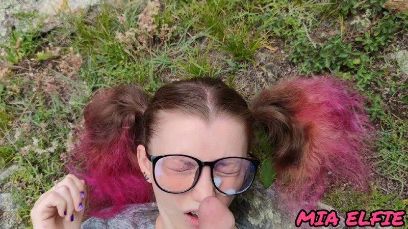 blowjob in the mountains from a girl in glasses with pink hair cum on glasses and