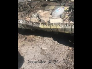 Кадры очередного подбитого украинского танка Т-72|U_G_M| (https://t.