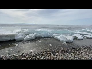 На берегу набережной в Тольятти образовались большие глыбы льда 

Жители удивляются появлению торосов в Автозаводском районе.
