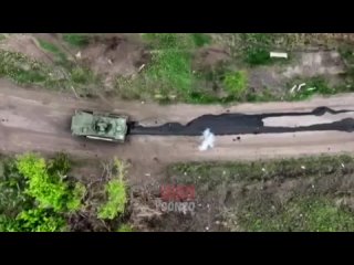 El trabajo de los operadores de drones rusos contra un vehculo de combate de infantera alemn Marder 1A3 de las Fuerzas Armada