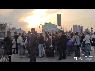 На Семёновской светофоры не переключаются на пешеходную фазу. Зелёный сигнал горит только для автомобилистов. Пешеходы... (видео)