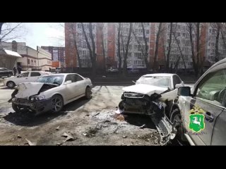 1 мая около 10 часов 40 минут в городе Томске на улице Сергея Лазо, 4/2 произошло дорожно-транспортное происшествие