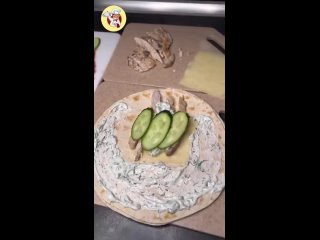 ♨️Готовим простой ролл на завтрак 😋 

Ингредиенты 

Л?