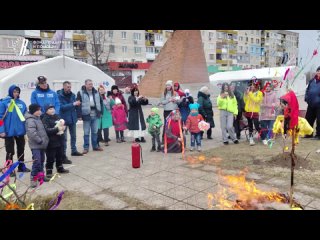 В последний день Масленицы волонтеры фонда «Ридовка Помогает!» и «Молодой Гвардии» устроили для жителей Лисичанска и Северодонец