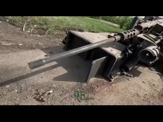 ️Closer view of the captured American M1A1SA Abrams tank, which soldiers of the Russian Armed Forces dragged to the rear from Av