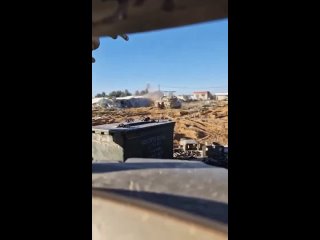 Images d'un char isralien bombardant un quartier rsidentiel de la ville de Rafah