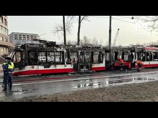 Трамвай очень эффектно и основательно воспылал на улице Покрышева — буквально сгорел на работе ещё в 6:30 понедельника