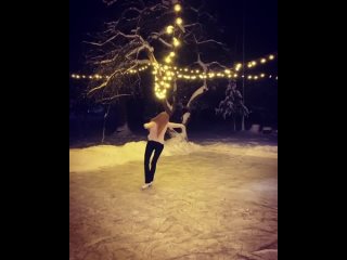 Само изящество! Светлана Ходченкова продемонстрировала умение кататься на коньках _ СТАРХИТ _