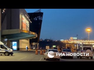 Правоохранители уезжают от Крокуса, где проходила проверка показаний, передает корреспондент РИА Новости