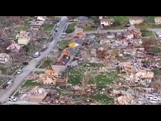 Кадры разрушительного торнадо в США