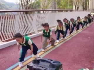Вот так тренируют деток дриблингу в Китае
