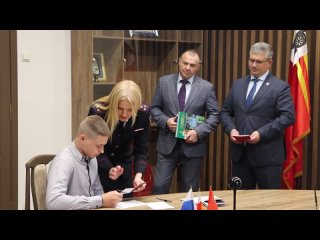 В Смоленске вручил паспорта детям из семей участников СВО и, достигшим 14-летнего возраста- ГСТ