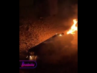 Публикуются все новые кадры сбитых иранских боеприпасов на улицах ИорданииРанее появилось видео осколков иранской ракеты, кото