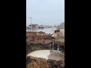 Урал вчера (1 фото) и сегодня (2 фото). Течение очень сильное!Приуралье, Оренбургский район