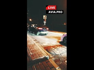 Ребята из Азербайджана на крутых геликах перекрыли дорогу в Москве и устроили пляски