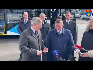 Губернатор Андрей Бочаров и глава Волгограда Владимир Марченко оценили новые троллейбусы на автономном ходу и обсудили дальнейш