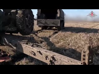 Мобильный расчет 122-мм гаубицы Д-30 российских десантников уничтожил группу пехоты ВСУ на правом берегу Днепра в Херсонской обл