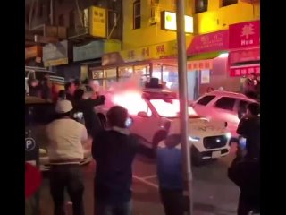 En el país más civilizado del mundo, en la ciudad de San Francisco, un idiota local prendió fuego al coche autónomo Waymo de Goo