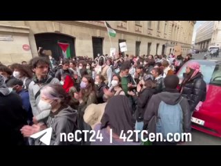 ️Tlačenice, slzný plyn a potyčky v Paříži. Francouzští studenti a další demonstranti se zúčastnili propalestinské protestní akce