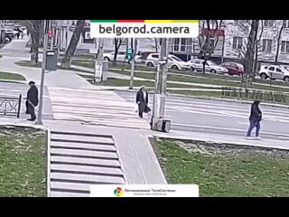 В Белгороде пенсионерка пыталась сломать камеру уличного наблюдения клюкой.