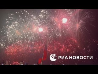 По всей Москве гремят праздничные салюты  столица завершает празднование Дня Победы  В Татарстане, напомним