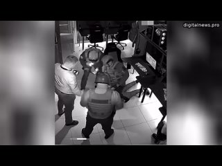 В Нижнем Тагиле спецназ  скрутил  геймера, игравшего в компьютерном клубе за террориста в CS2.  В чё