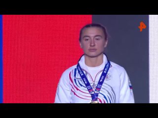 1_Гимн РФ прервался во время награждения победительницы чемпионата Европы по боксу Юлии Чумгалаковой.mp4