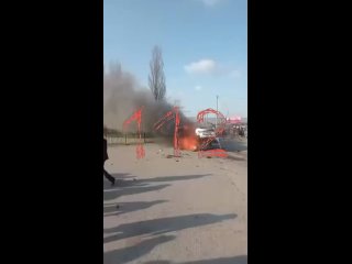 Смертельное ДТП на трассе в Ингушетии устроили террористы, уходившие от погони, сообщает тг-канал 112. Полицейские преследовали