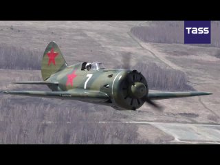 Un avion de chasse I-16 de lpoque de la Grande Guerre Patriotique (1941-1945) participera  Novossibirsk au dfil militair